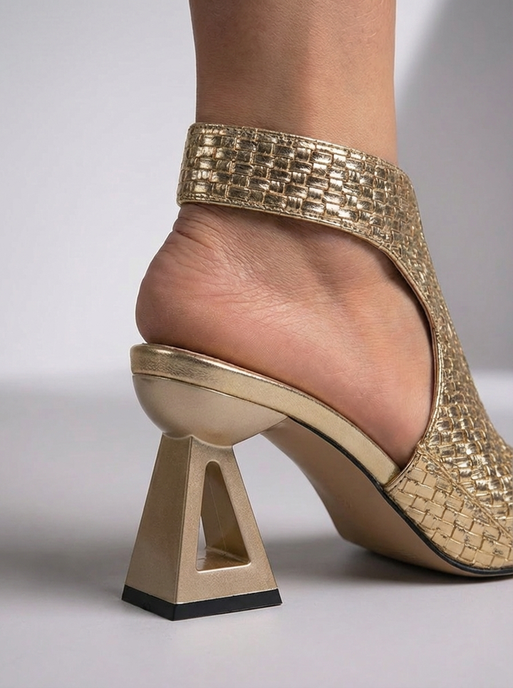Elisabeth Elegant braided sandals