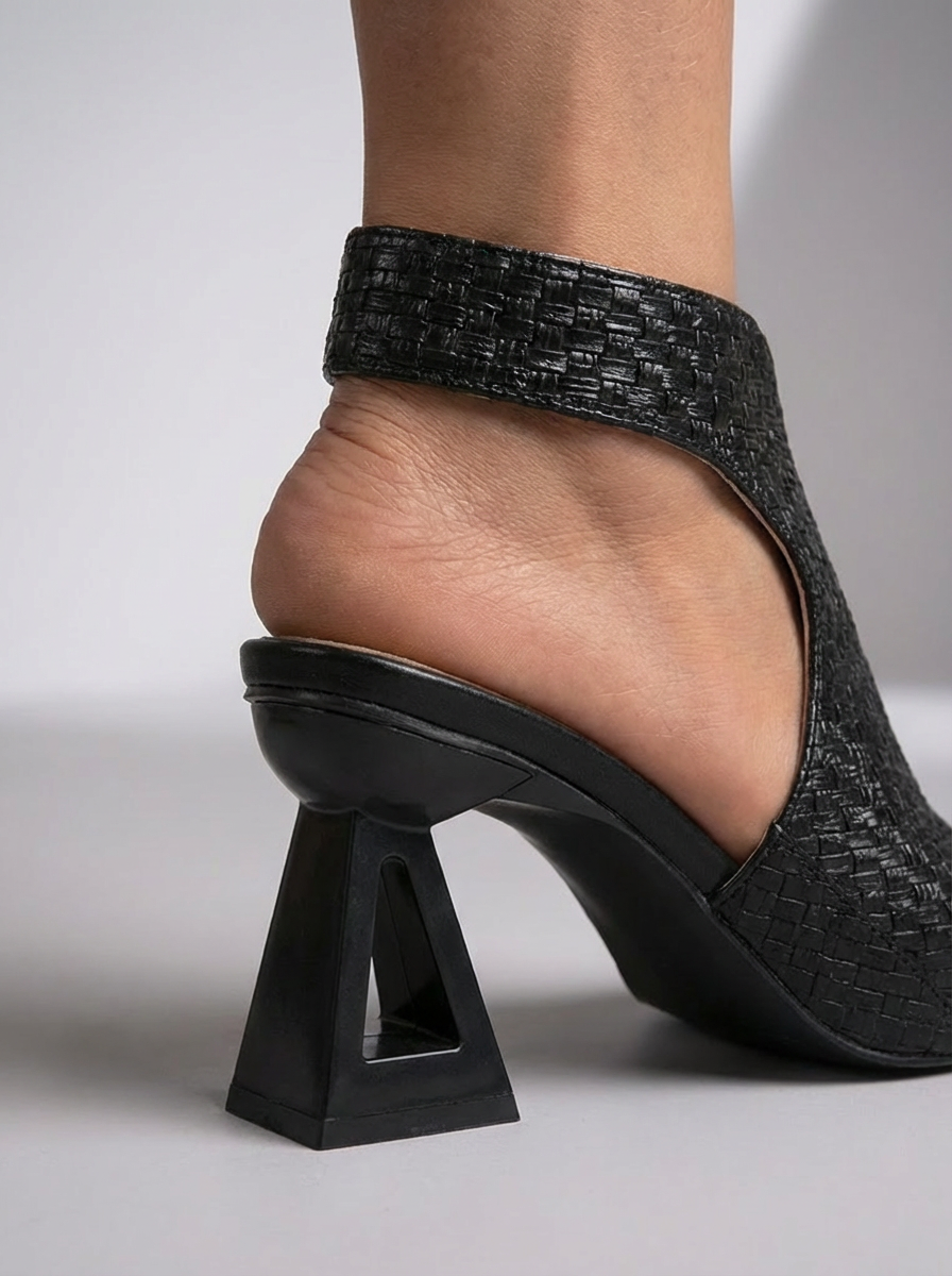 Elisabeth Elegant braided sandals